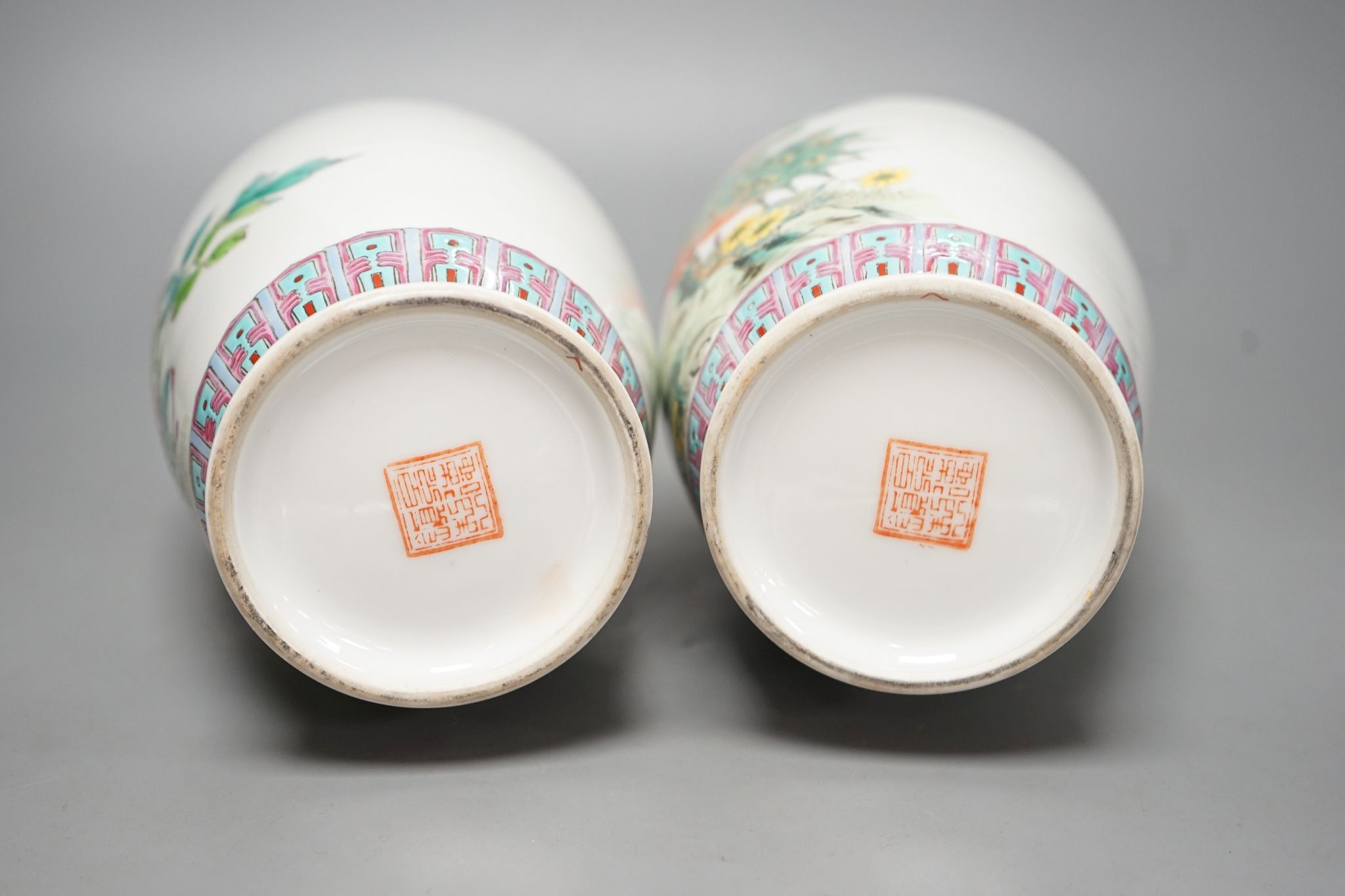 A pair of Chinese famille rose vases decorated with peacocks, 31cm